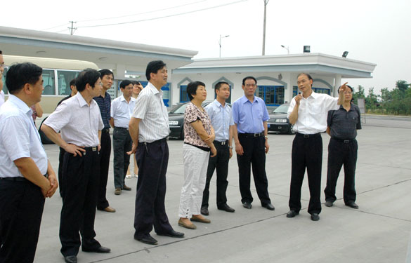 溧陽市人大常委會領(lǐng)導(dǎo)視察上上集團(tuán)超高壓電纜項(xiàng)目建設(shè)情況